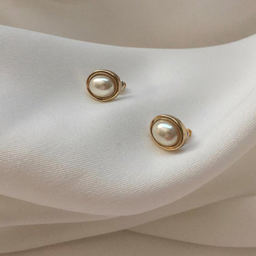 Vintage pearl earrings
